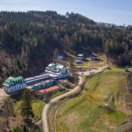 Retro Hotel Pod Zvicinou Bílá Třemešná Esterno foto