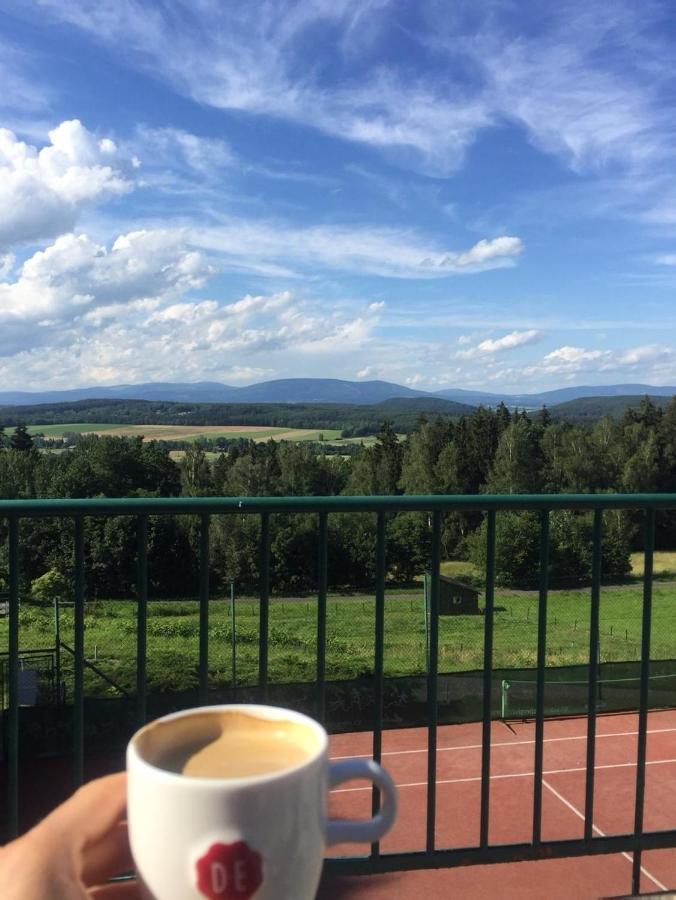 Retro Hotel Pod Zvicinou Bílá Třemešná Esterno foto