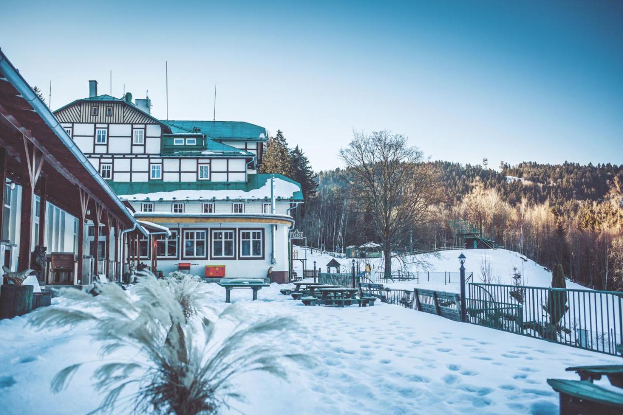 Retro Hotel Pod Zvicinou Bílá Třemešná Esterno foto