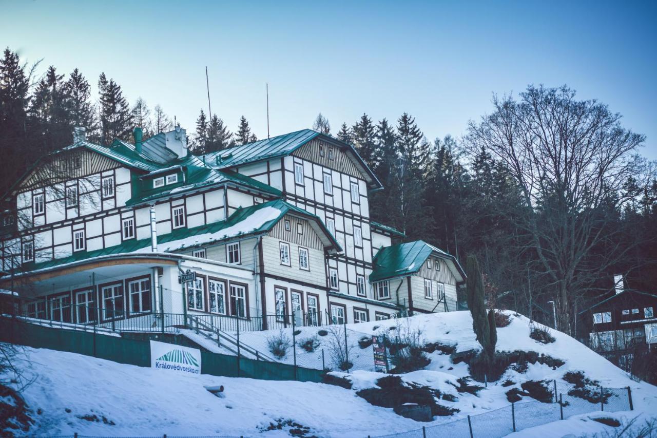 Retro Hotel Pod Zvicinou Bílá Třemešná Esterno foto