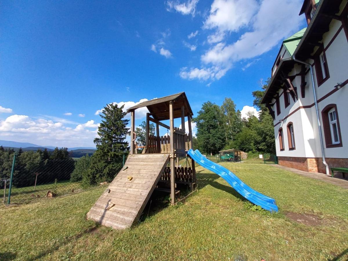 Retro Hotel Pod Zvicinou Bílá Třemešná Esterno foto