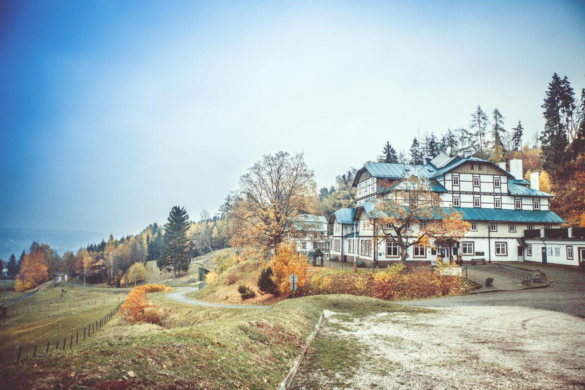 Retro Hotel Pod Zvicinou Bílá Třemešná Esterno foto