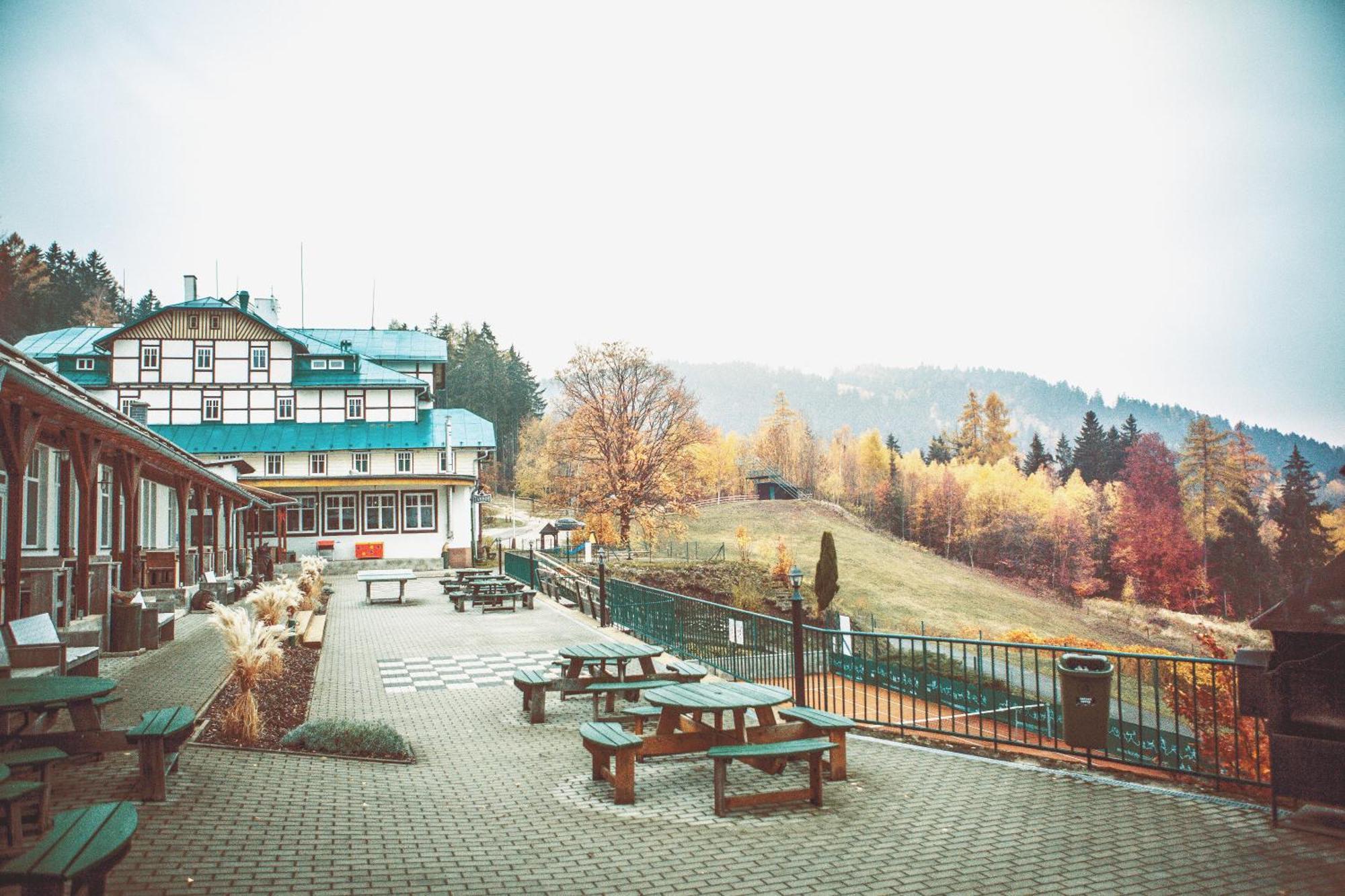 Retro Hotel Pod Zvicinou Bílá Třemešná Esterno foto